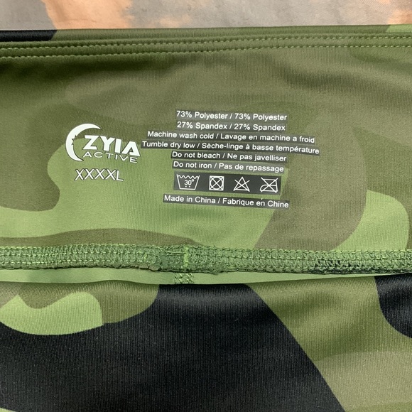 Zyia Green Camo Light and Tight Pocket Hustle Shorts 4” - Picture 3 of 3